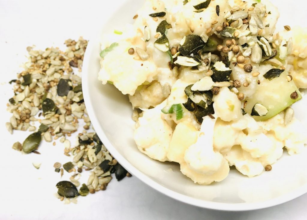 Blumenkohl Salat mit Birnen und Birnen Miso Dressing