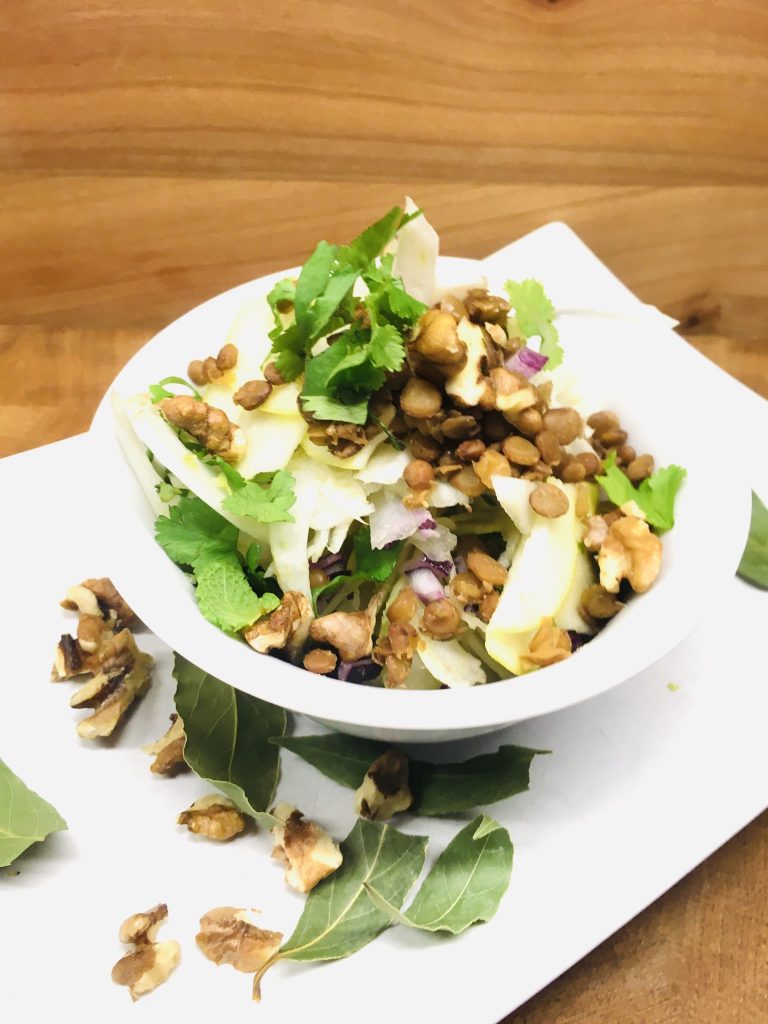 Apfel Fenchel Salat mit Linsen und Walnüssen