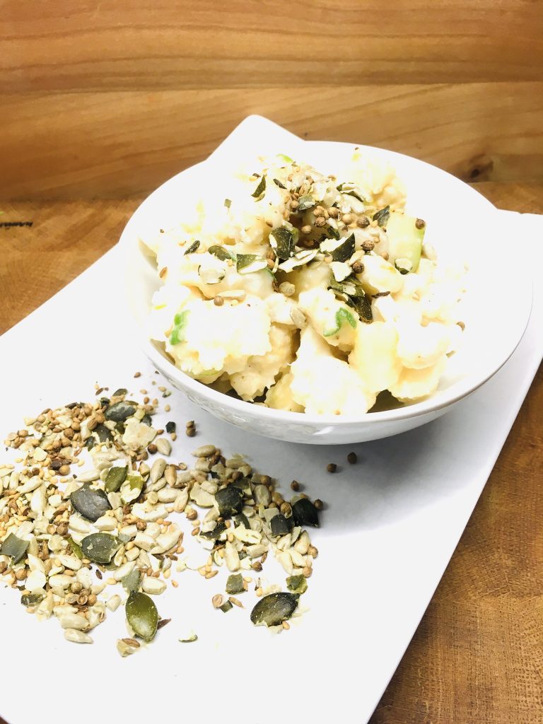 Blumenkohl Salat mit Birnen und Birnen Miso Dressing