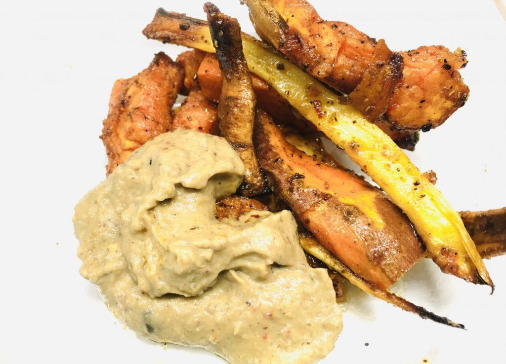 Gebackene Süßkartoffeln mit Auberginen-Erdnuss-Dip