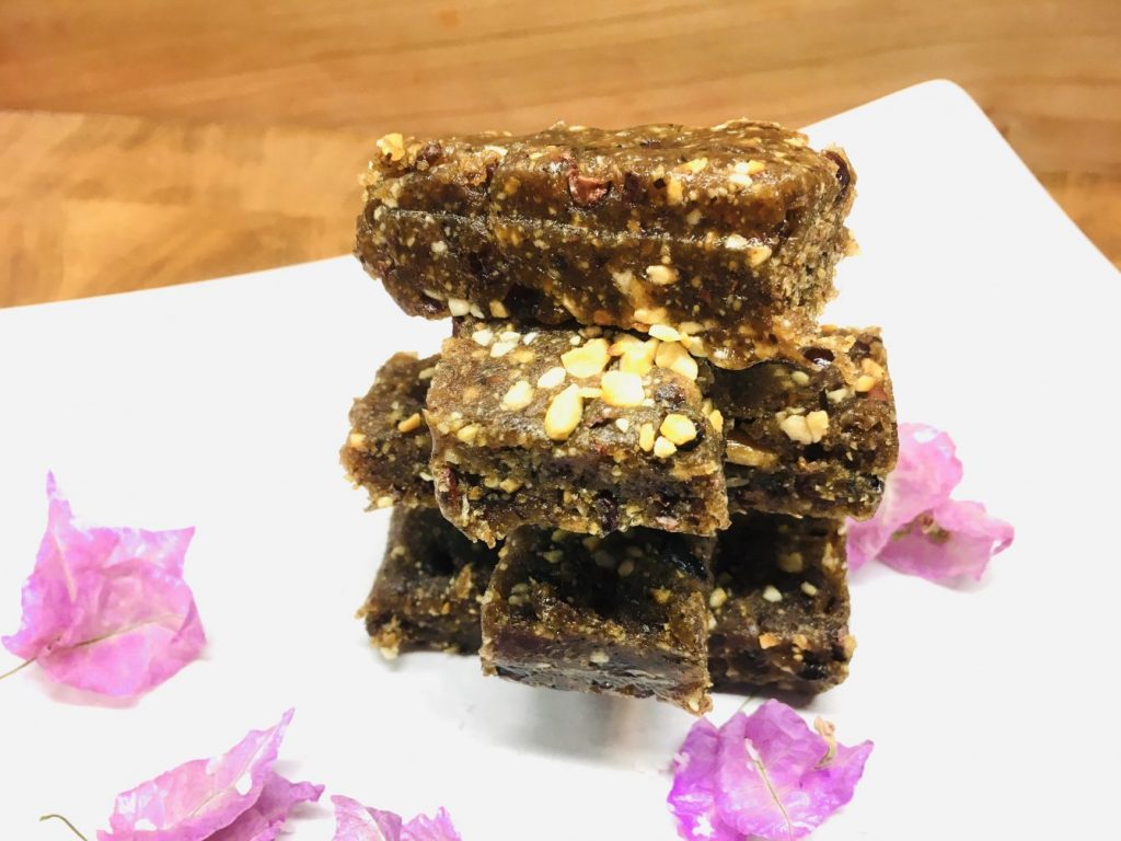 Gesunde Erdnuss Energie: Fake Snicker Bars