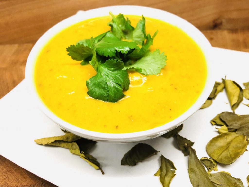 Kürbissuppe mit Süßkartoffeln und Karotten