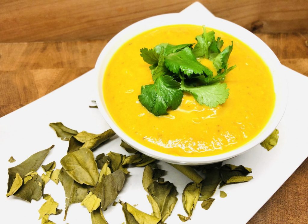 Kürbissuppe mit Süßkartoffeln und Karotten