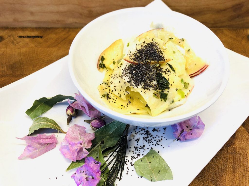 Apfel Rettich Salat mit Zitronen Mohn Dressing