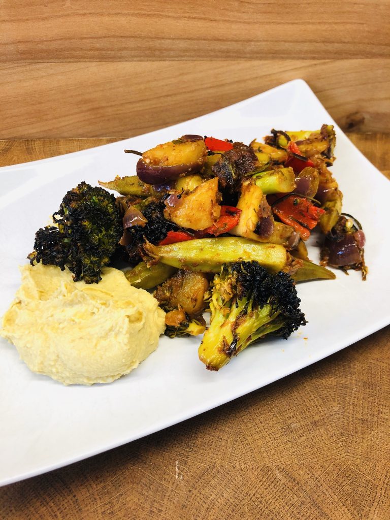 Gebackene Kartoffeln mit Harissa, Okraschoten und Tomaten