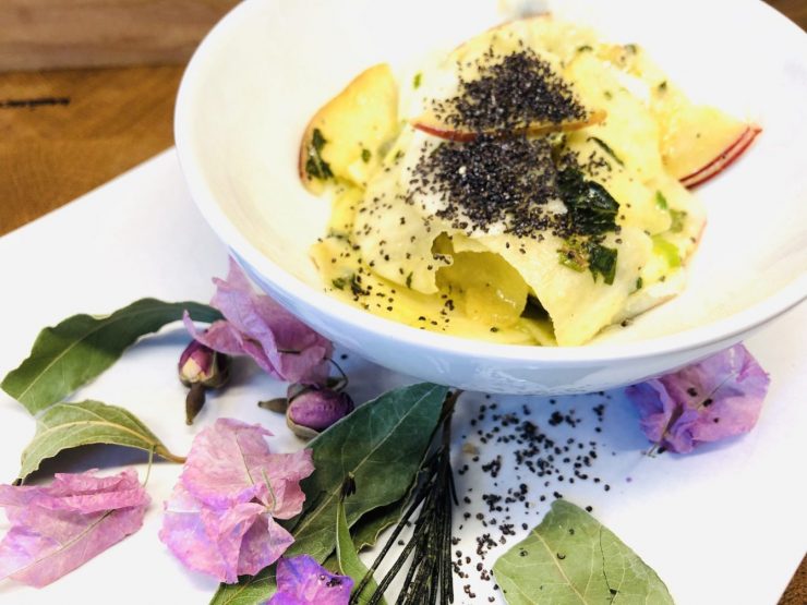 Apfel Rettich Salat mit Zitronen Mohn Dressing