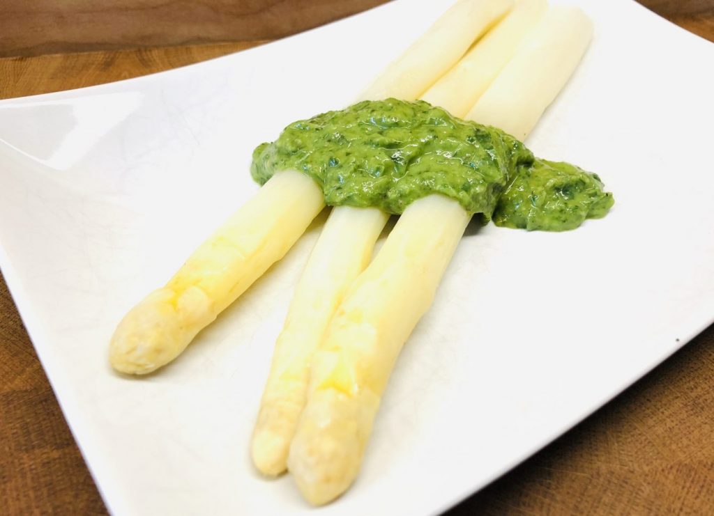 Weißer Spargel mit Bärlauch Hollandaise
