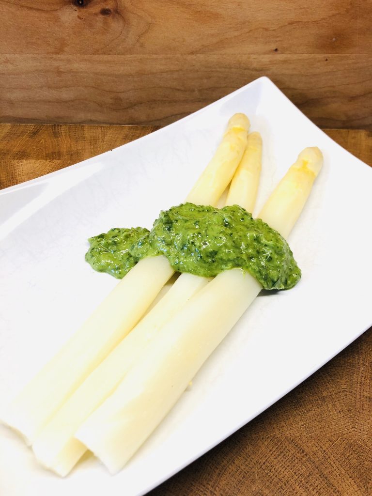 Weißer Spargel mit Bärlauch Hollandaise