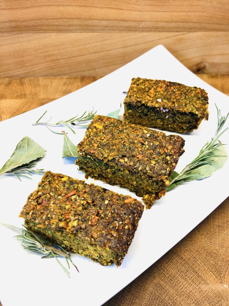 Karotten Kuchen mit Buchweizen und Sonnenblumenkernen