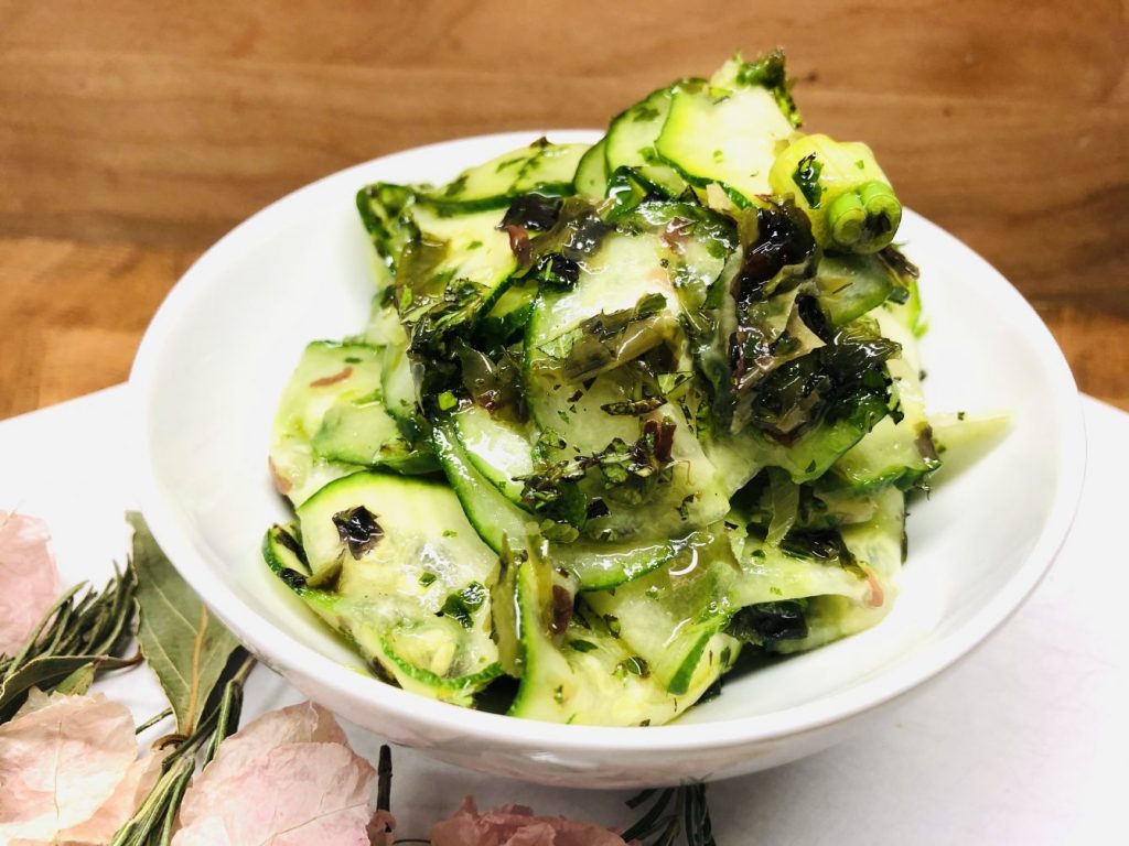 Marinierter Zucchini Salat mit Algen