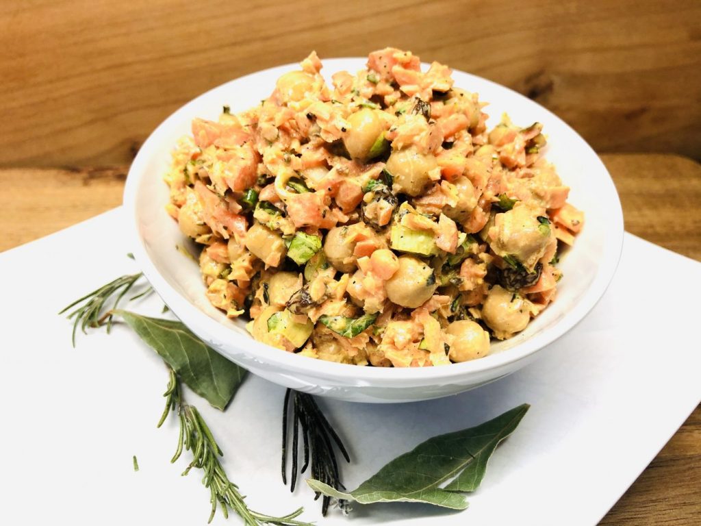Karotten Kichererbsen Salat mit Tahini Dressing