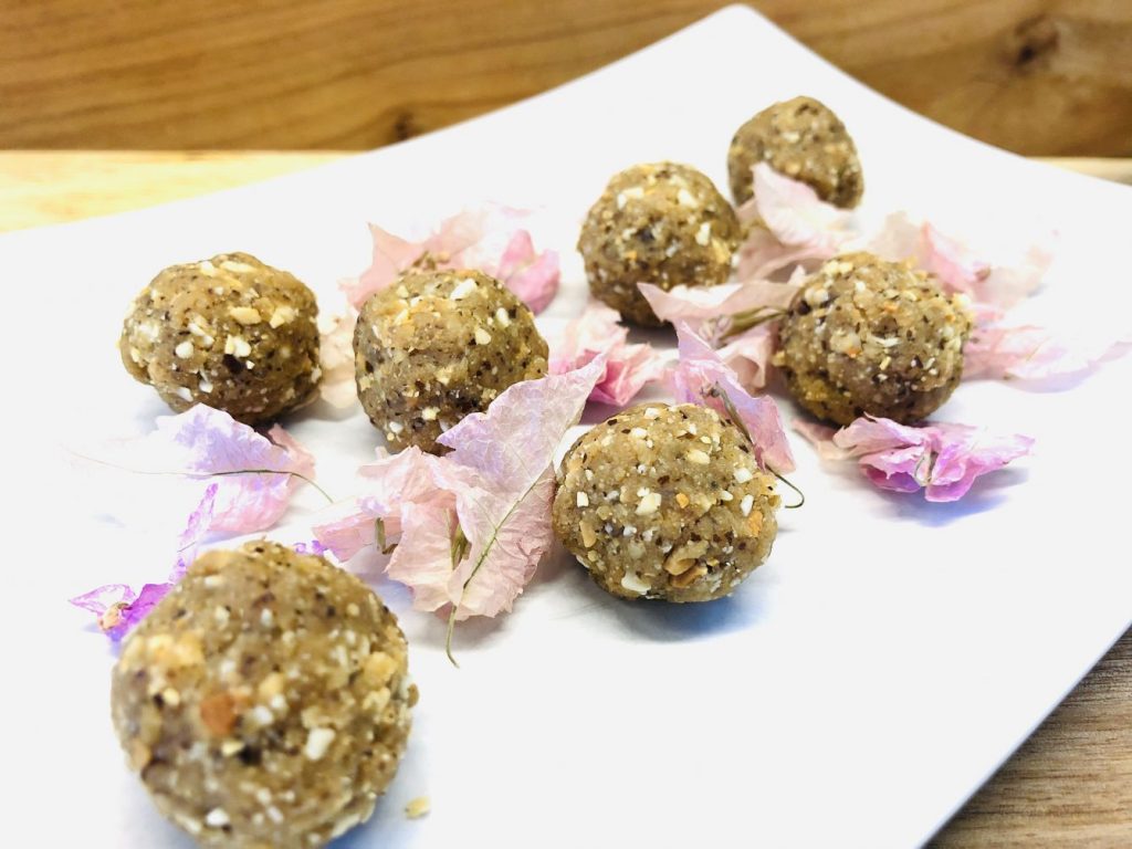 Erdnuss Kokos Energiebällchen