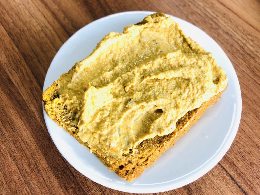 Buchweizen Brot mit Hanf-Butter