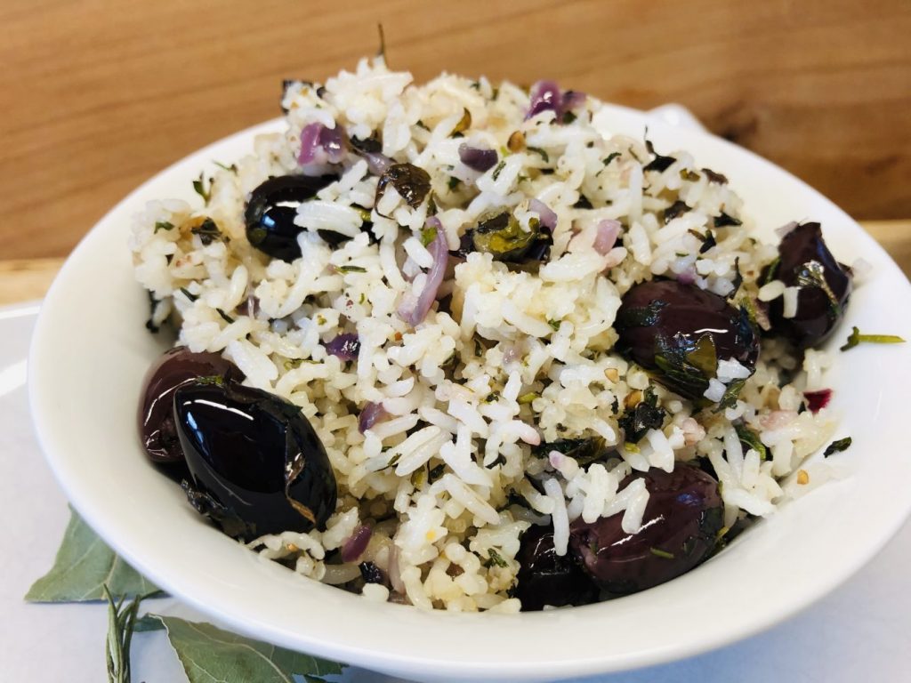 Reis mit Oliven und Kapern