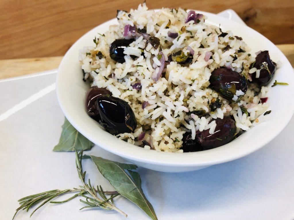 Reis mit Oliven und Kapern