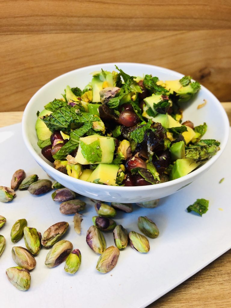 Dattel Avocado Salat mit Pistazien, Granatapfelkernen und Za’atar