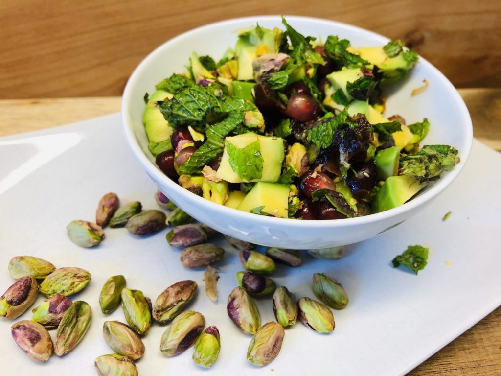 Dattel Avocado Salat mit Pistazien, Granatapfelkernen und Za’atar