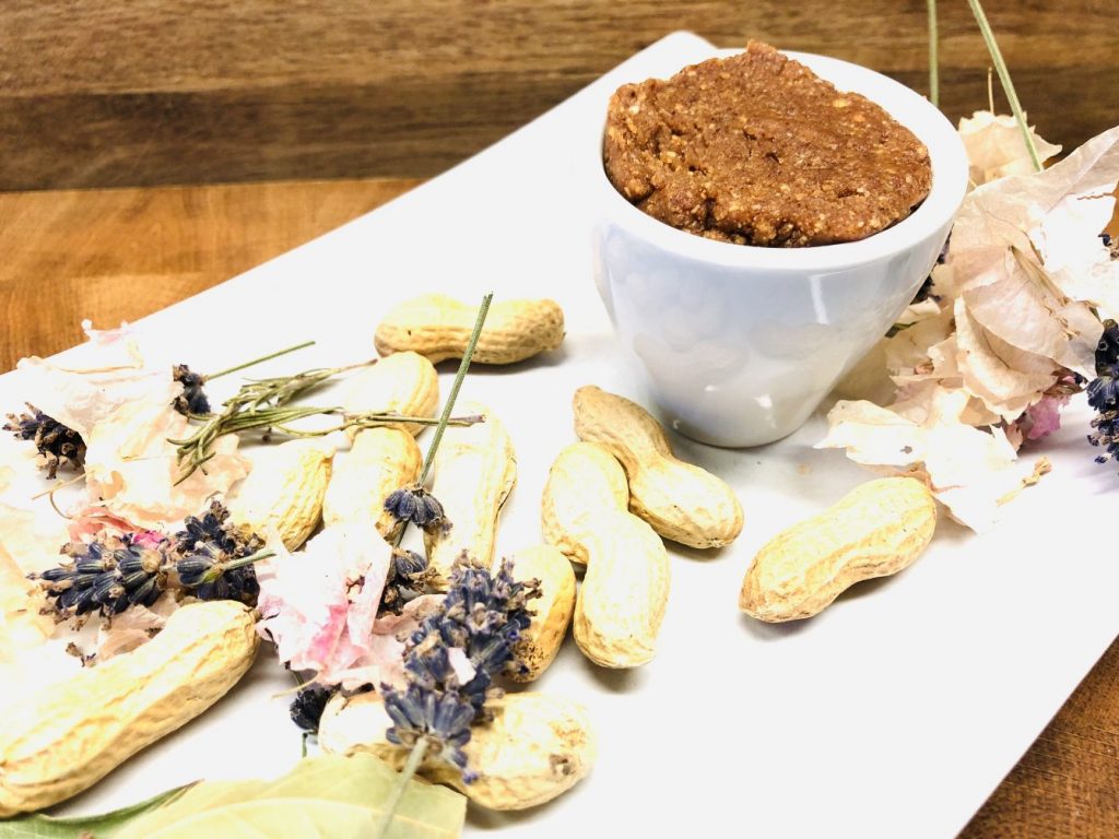 Erdnussbutter Miso Dip