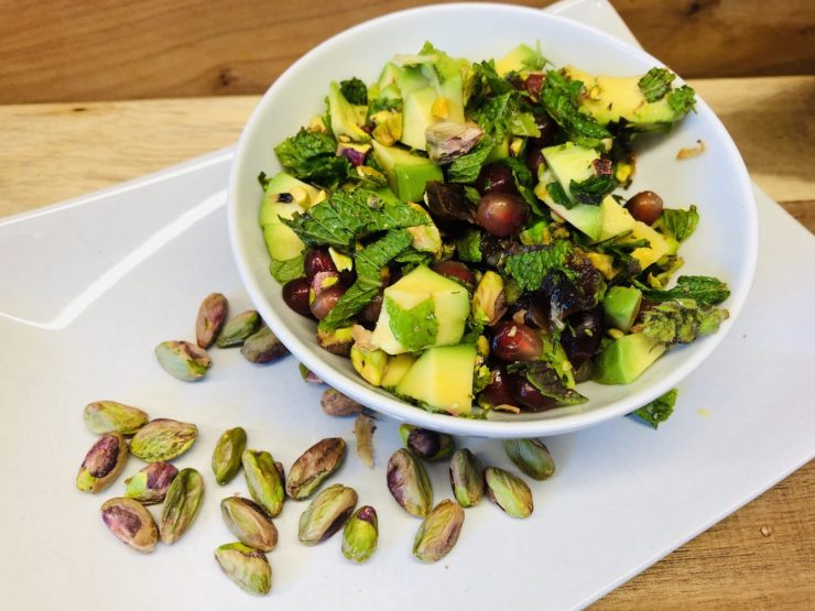 Dattel Avocado Salat mit Pistazien, Granatapfelkernen und Za’atar