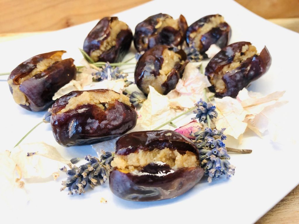 Gefüllte Datteln mit Maronen Creme
