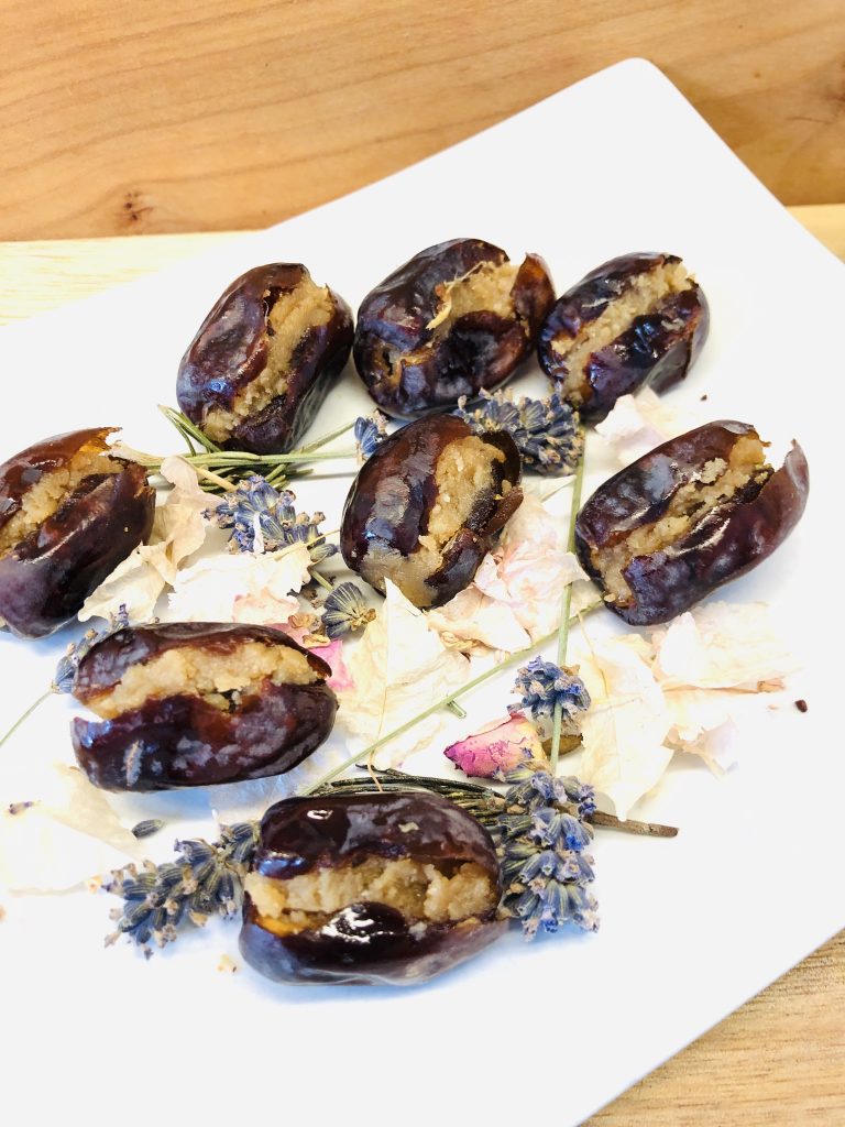 Gefüllte Datteln mit Crème de Marron
