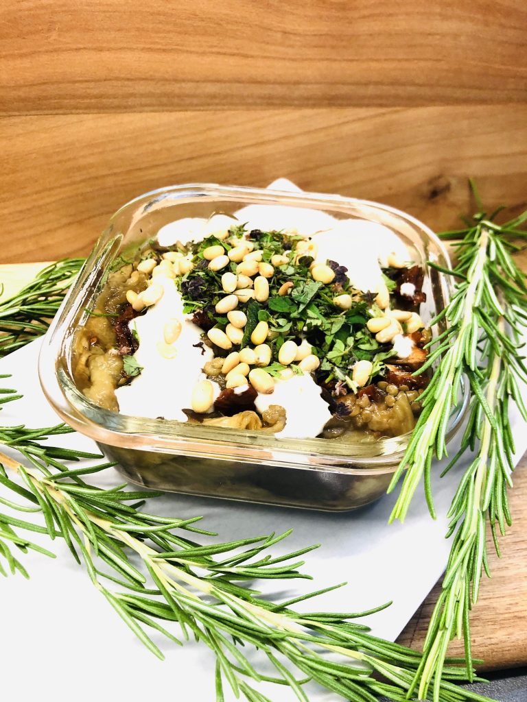 Auberginen Dip mit getrockneten Tomaten und Tahini Aioli