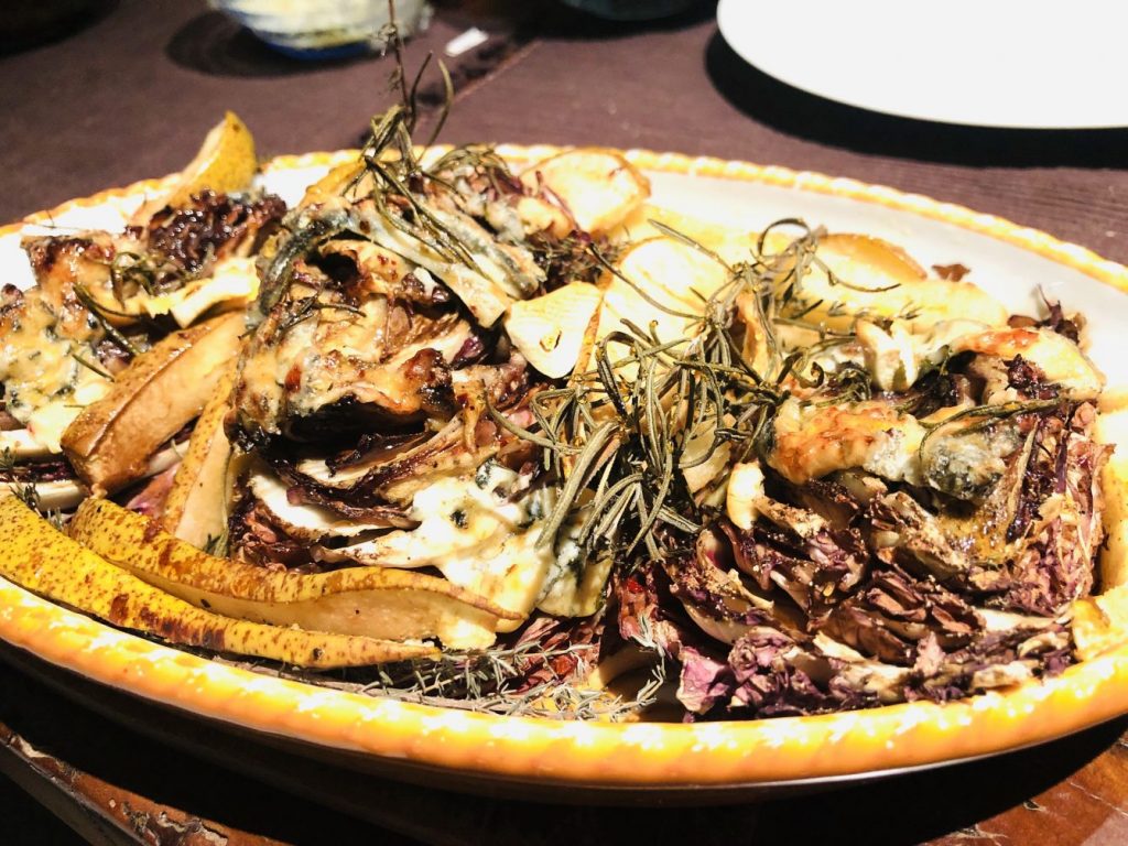 Überbackener Radicchio mit Gorgonzola und Kastanienhonig