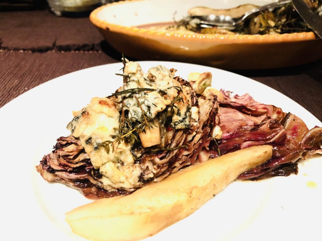 Überbackener Radicchio mit Gorgonzola und Kastanienhonig