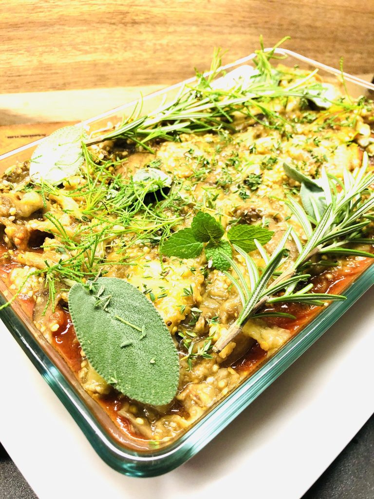 Shakshuka mit Auberginen und weißen Bohnen