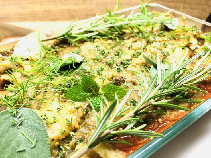 Shakshuka mit Auberginen und weißen Bohnen