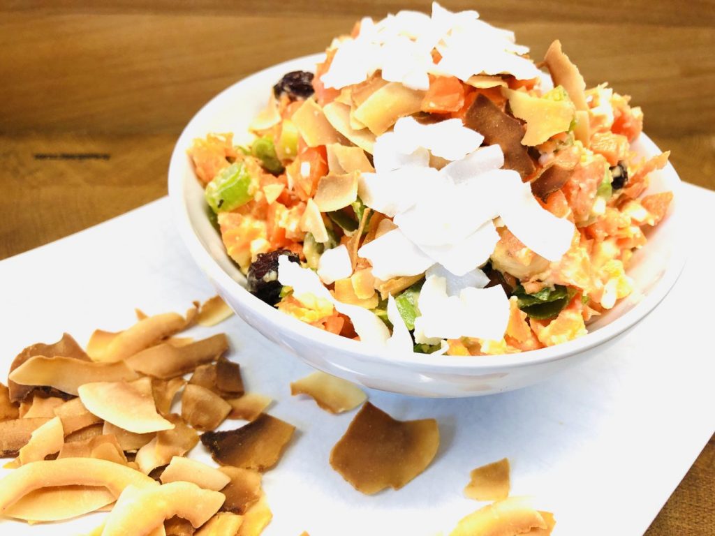 Karotten Kokos Salat mit Cranberries und Sesam 