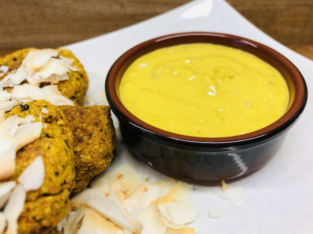 Kokos Curry Falafel mit Orangen Ingwer Tahini