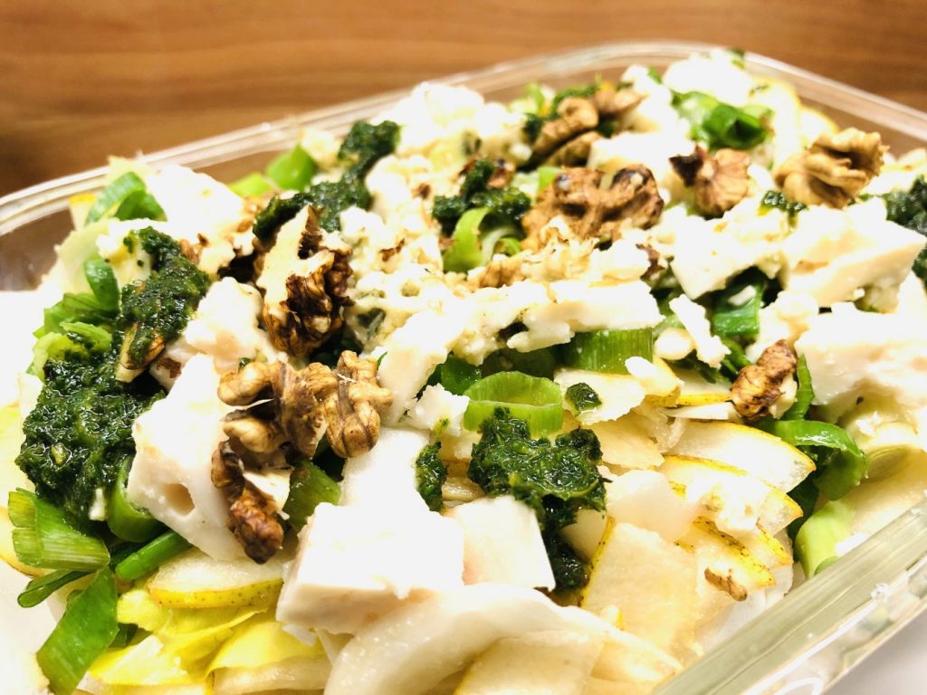 Chicorée Salat mit Birne, Walnüssen und Roquefort