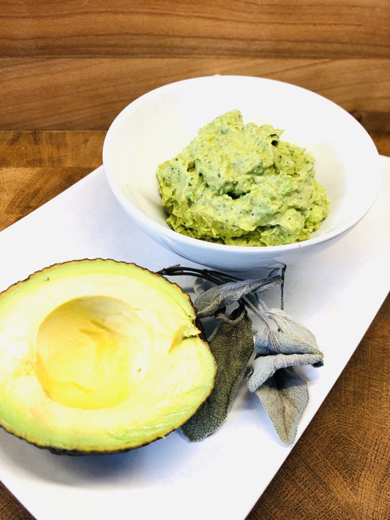 Avocado Dip mit Erbsen, Limetten und Minze