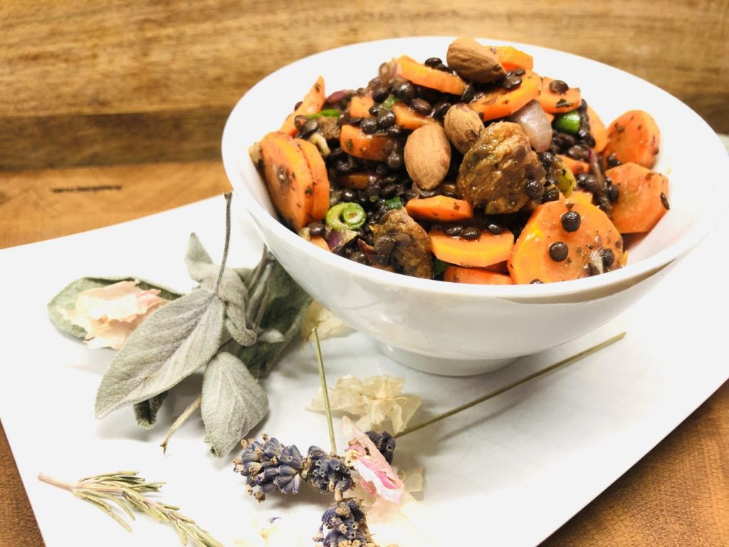 Karotten Salat mit Linsen mit Aprikosen und Mandeln
