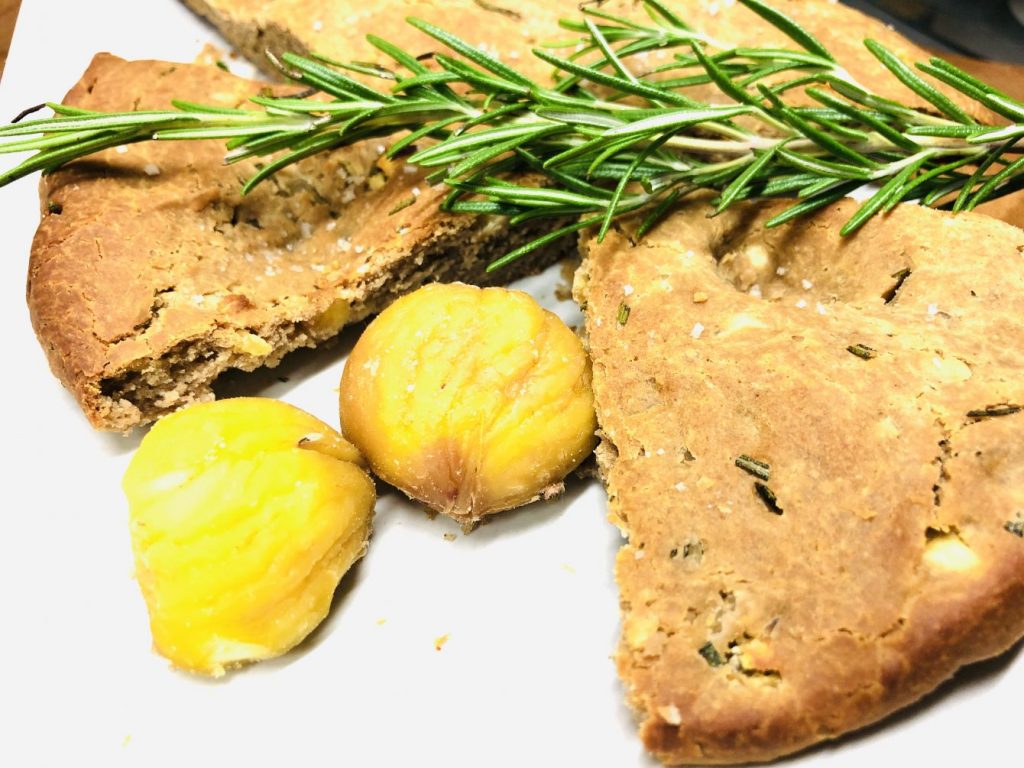 Foraccia mit Kastanien und Rosmarin