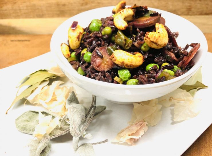 WildReis Pilaw mit Erbsen, Karotten und Spicy Cashews