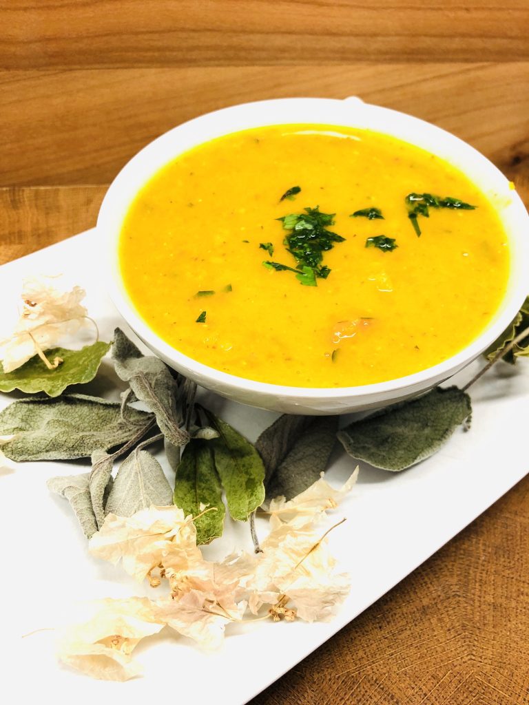 Karotten Orangen Suppe mit Roten Linsen, Ingwer und Honig