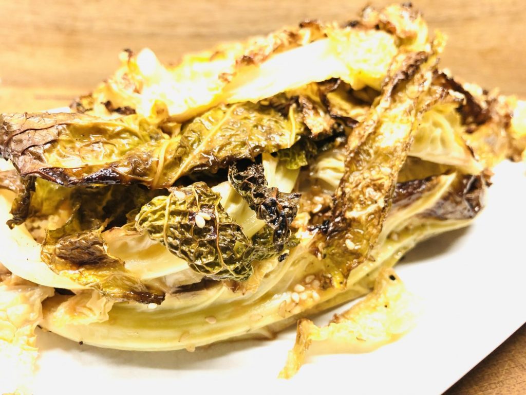 Gerösteter Wirsing mit Miso Sauce