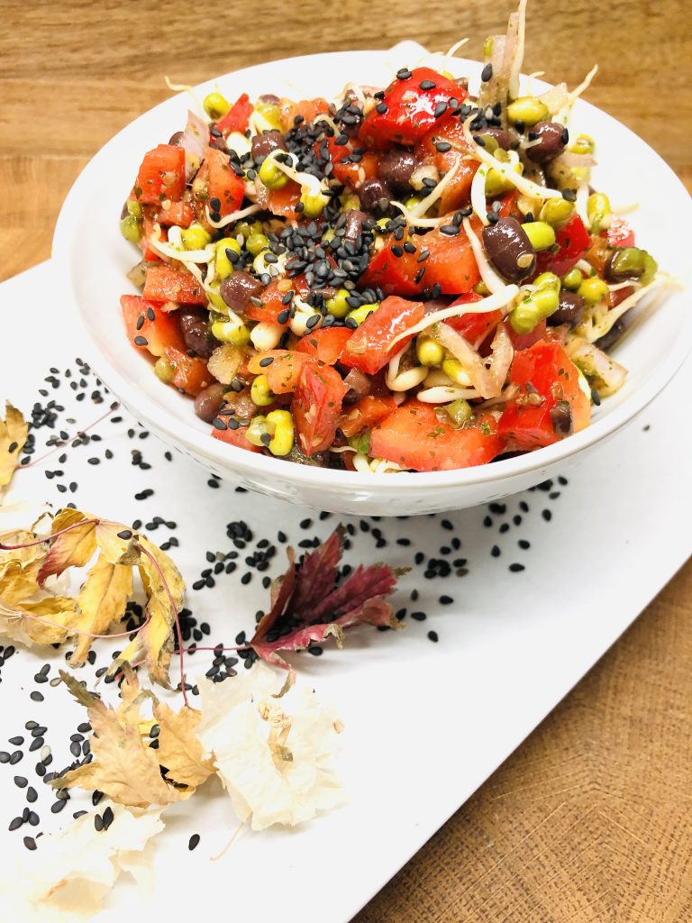 Adzuki Bohnen Salat mit Paprika und Mungo Sprossen