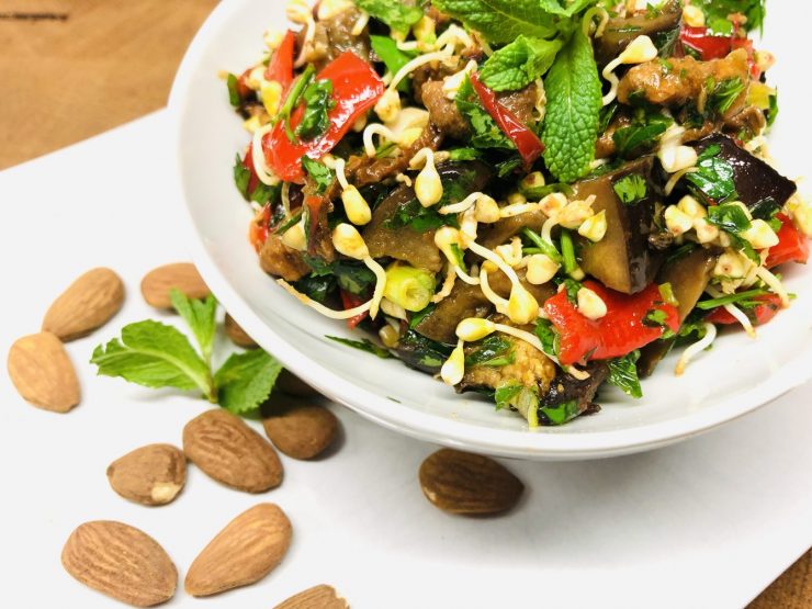 Buchweizen Sprossen Salat mit Auberginen