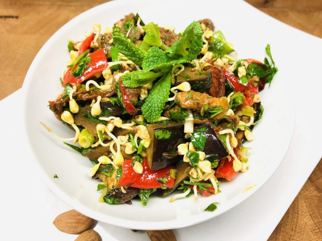 Buchweizen Sprossen Salat mit Auberginen