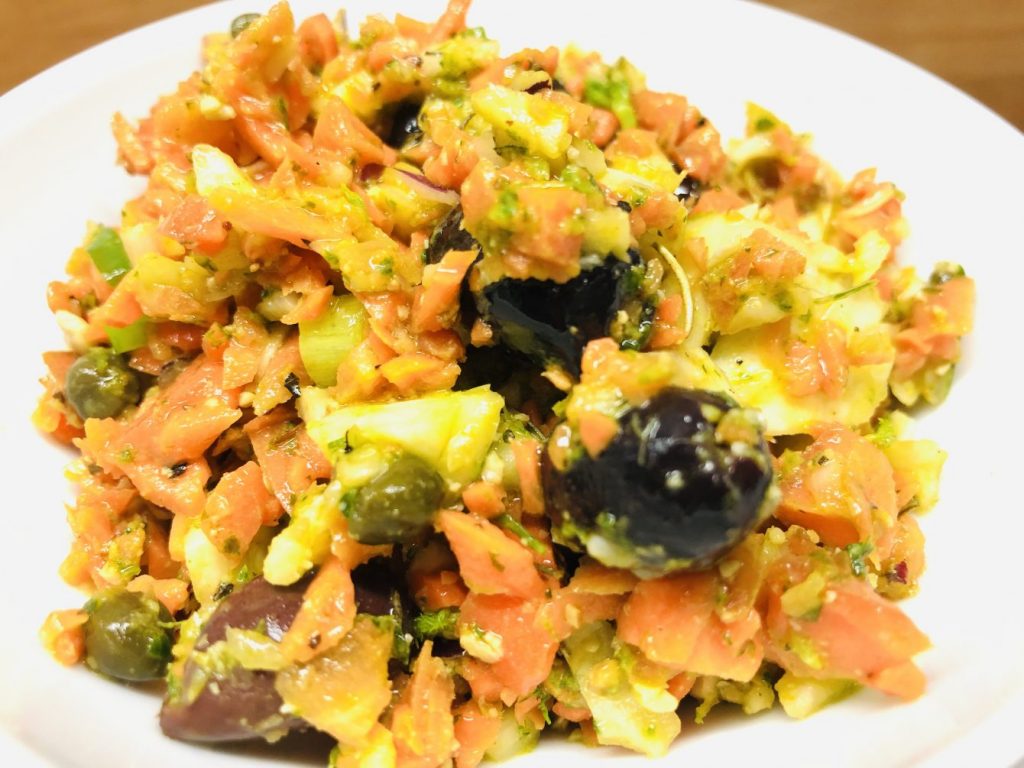 Karotten Fenchel Salat mit Orangen Tahini Dressing 
