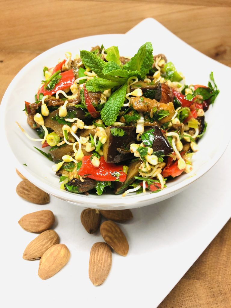 Buchweizen Sprossen Salat mit Auberginen