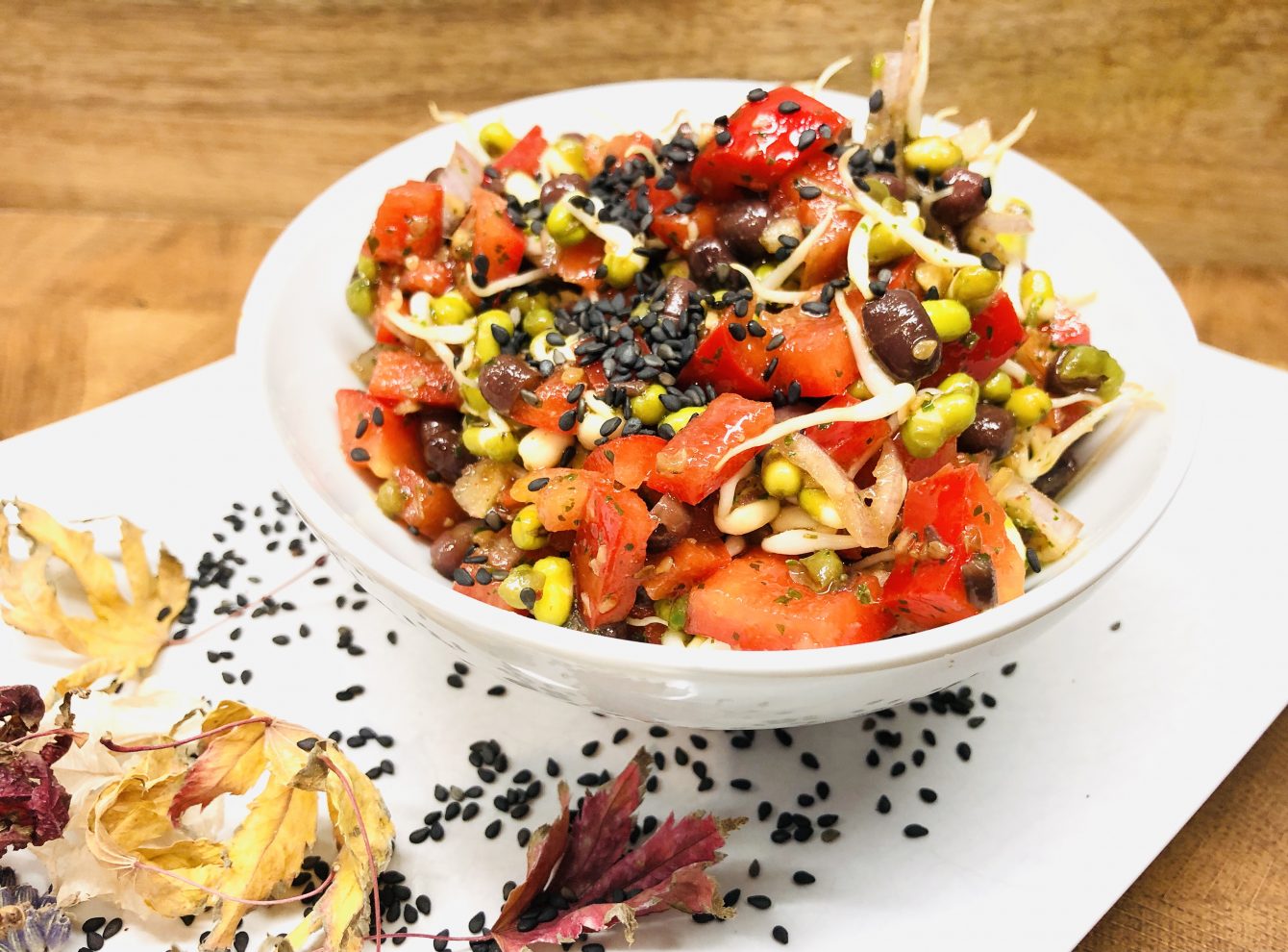 Adzuki Bohnen Salat mit Paprika und Mungo Sprossen