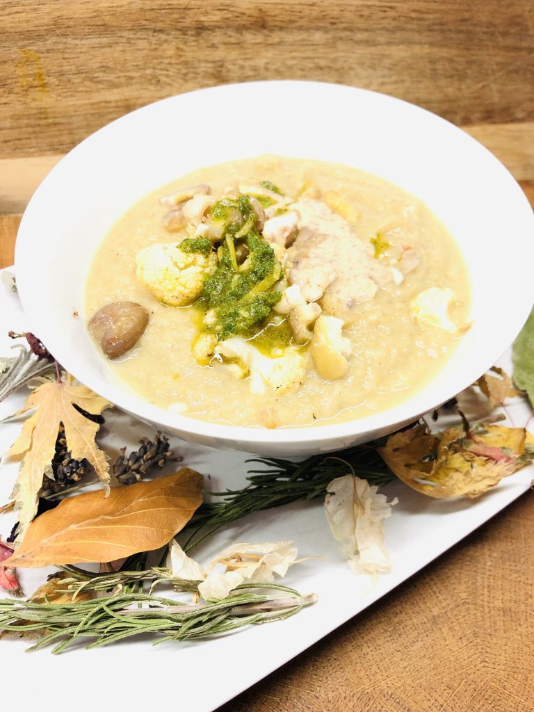 Blumenkohl Maronen Suppe mit Salbei Zitronen Öl