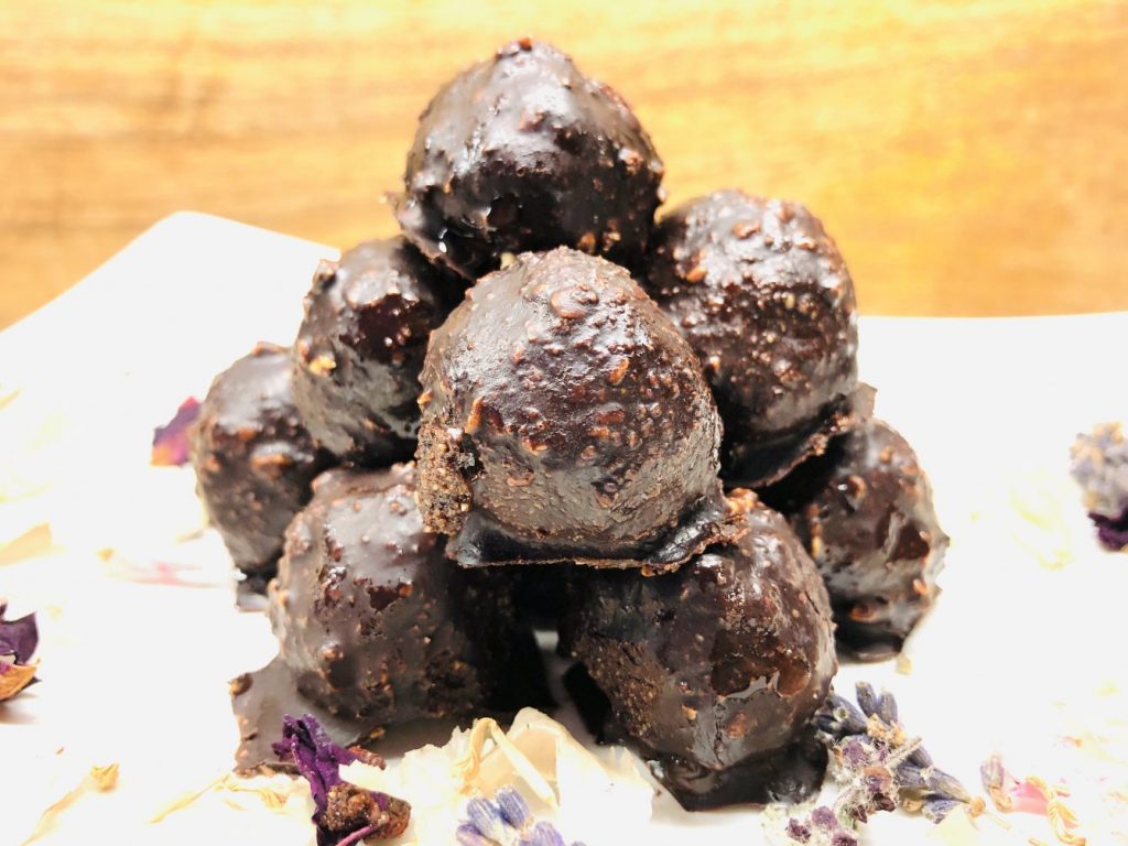 Schoko Haselnuss Kugeln mit Schokoglasur (Fake Ferrero Rocher)