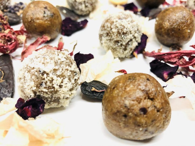 Mohn Marzipan Energiebällchen mit Tonkabohne