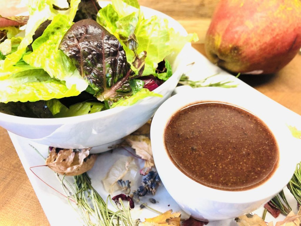 Blattsalat mit Birne und Mohn Marzipan Vinaigrette