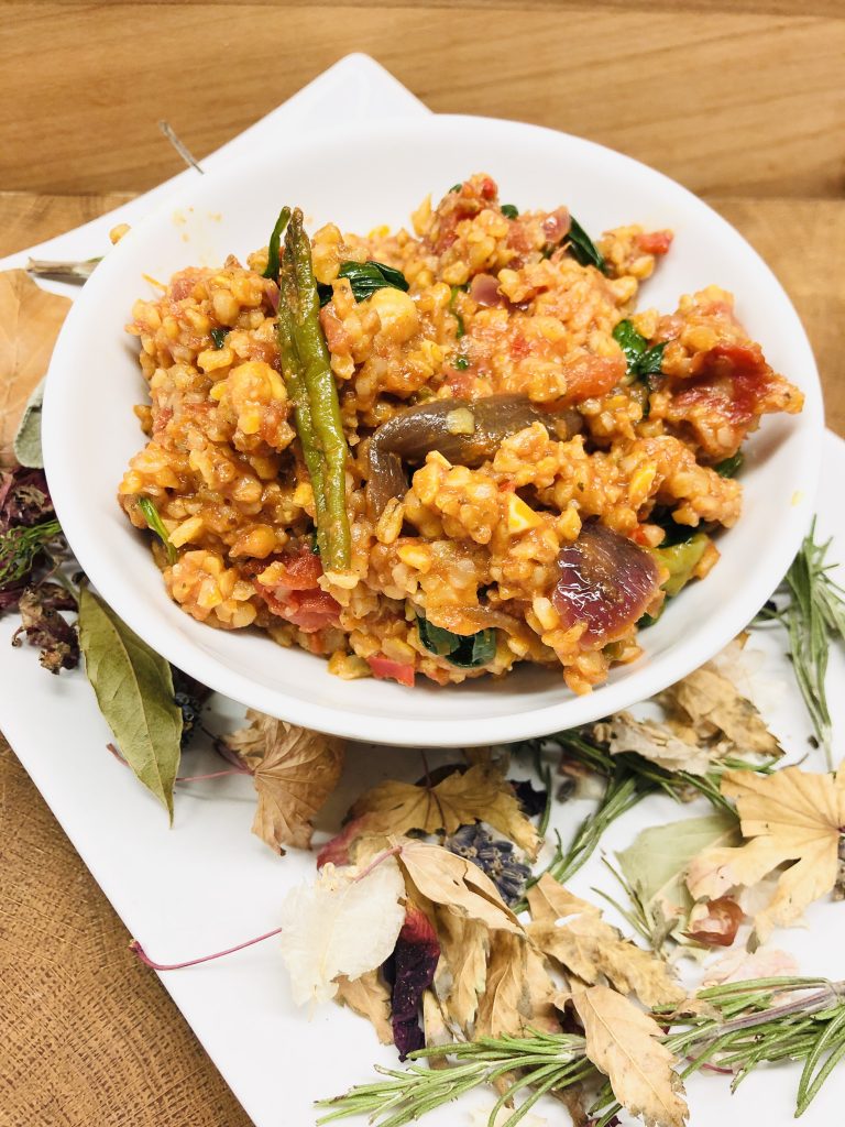Bulgur mit Tomaten und Kichererbsen